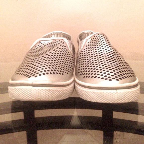 🗑385🗑 METALLIC MESH FAUX LEATHER SLIP ON FLAT SNEAKER SHOES EUC🪙 - Picture 2 of 8